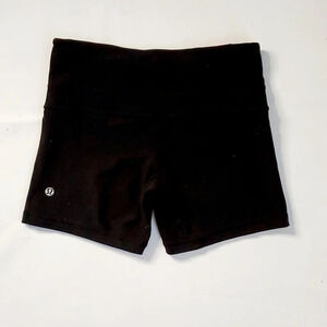 Lululemon cycling tight shorts  sz 4 Black reversible